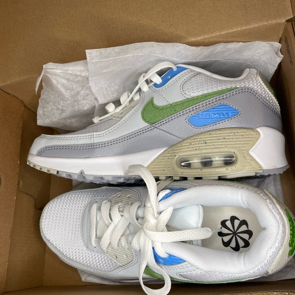 Nike Air Max 90GS, Brand New - Picture 5 of 8
